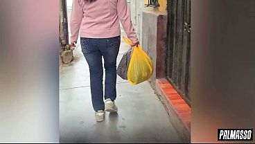 Download Video - En la calle y a la salida del supermercado un desconocido me aborda y me convence para coger a cambio de ayudarme econ&oacute;micamente&comma; no me resist&iacute; y acept&eacute;&period;