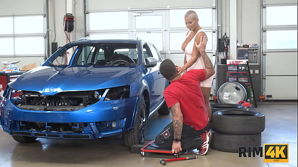 RIM4K. Car mechanics anus is tongued by a sexy short-haired beauty