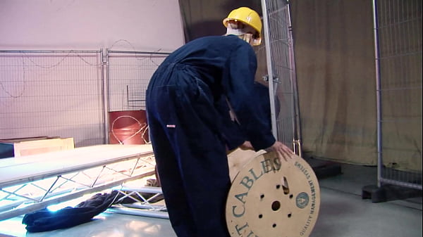 Dei o cuzinho pro meu vizinho quando meu marido saiu pra trabalhar. Fiquei cheia de porra