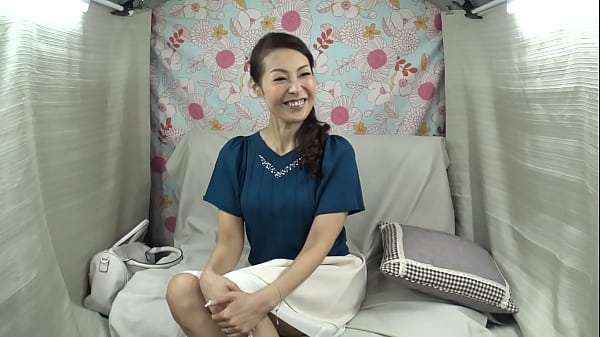 The first fixed vibrator live phone call! Beautiful wives called their husbands while playing naughty games! They lusted while being vibrated on the phone! Part8.