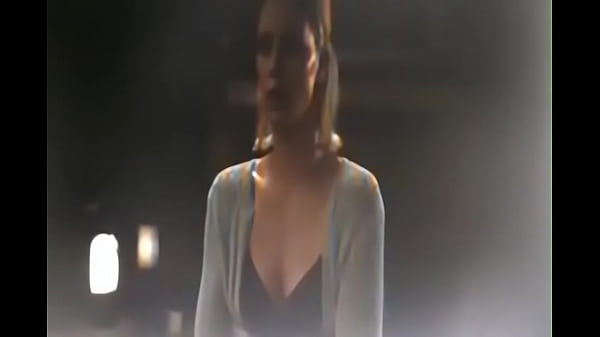 strip striptease to strip