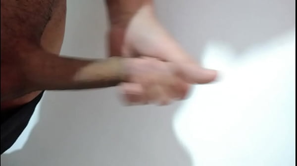 Masturbándome hasta sacar mi lechita