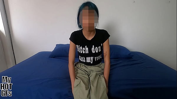 Download Video - &iexcl;Oh Dios&excl; Esta flaquita apenas es legal&excl; Y ya quiere follar&period;