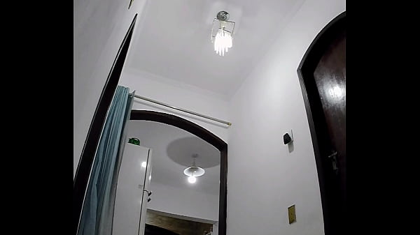 Deliciosa cojida mientras el cornudo trabaja