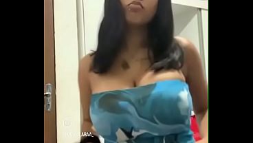 Novinha Peituda