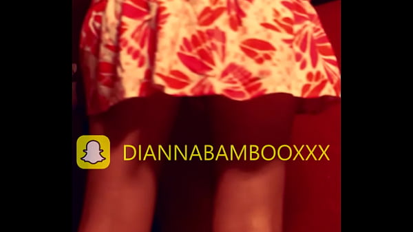 Pt. 1 T-Girl Gamer Girl Joue Avec La Manette Et Avec Son Jouet - Dianna Bamboo