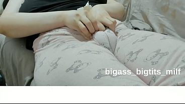 SWOLLEN PUSSY-PUSSY WİTH PAJAMAS- MASTURBATE WİTH PAJAMAS- RUBBİNG PUSSY WİTH PAJAMAS