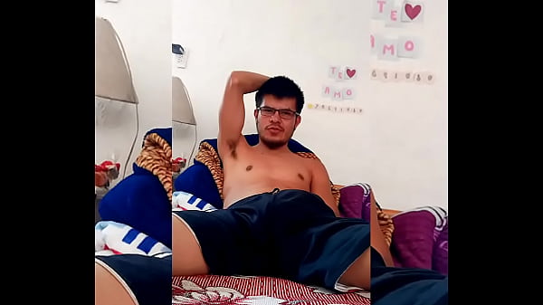 Ven a acariciarme la verga, mi esposa salió y e...