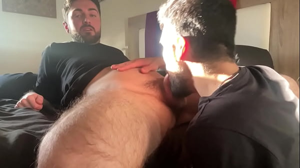 Amigo le come el culo y le saca la leche
