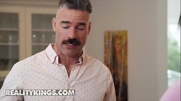 Download Video - Beautiful ebony &lpar;Halle Hayes&rpar; wanted a dick and gets one - Reality Kings