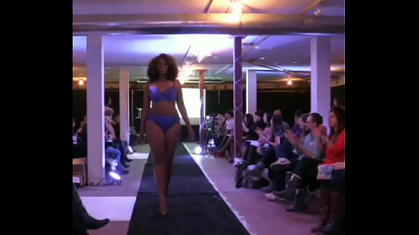 Black culona parades in panties