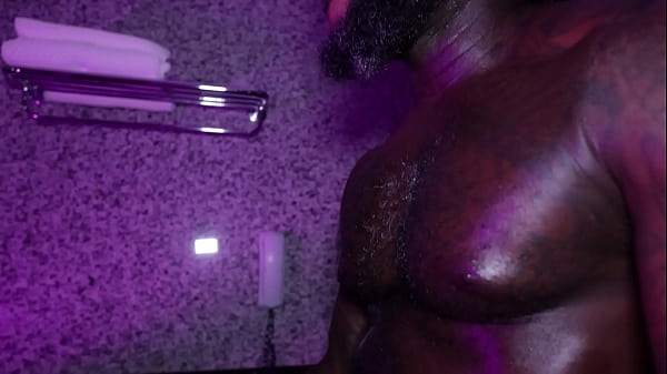 Download Video - Neg&atilde;o turista dotado veio conhecer o RJ e acabou macetando meu rabo com gosto &lpar;Completo no RED&rpar;