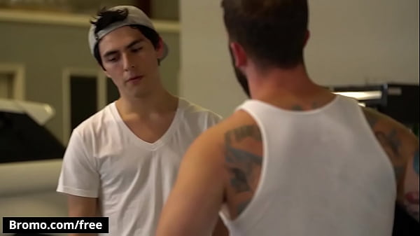 Download Video - Brad Powers with Xavier Ryan at Bareback Bargain Scene 1 - Trailer preview - Bromo