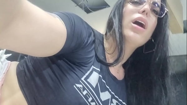 Estreando novo posto de gasolina, fodi com o se...