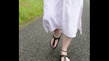 Morgendlicher Spaziergang im wei&szlig;en Kaftan