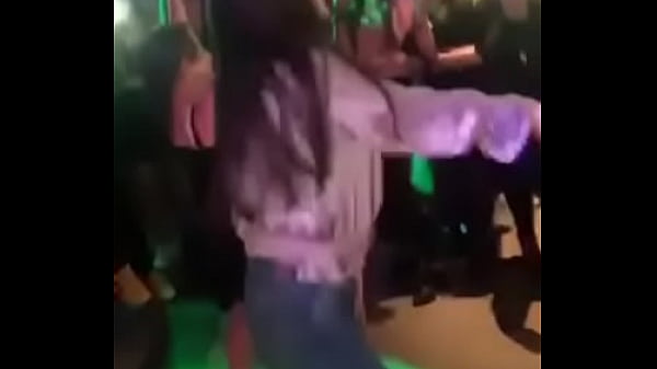 Aleyna.k is twerking
