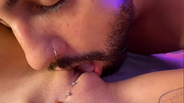 Download Video - Fazendo a namorada esguichar de prazer - Oral com Squirt - kevlyn santos