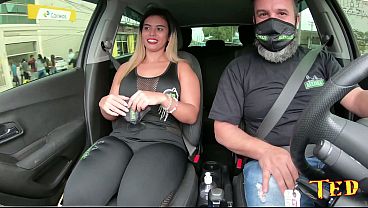Download Video - Wanessa Boyer aparece na carona de Ted &num;35 com sua bunda gigante