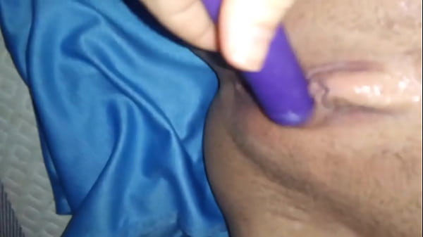 Se Masturber Avec Un Vibromasseur Pendant Que Son Copain Est Au Travail