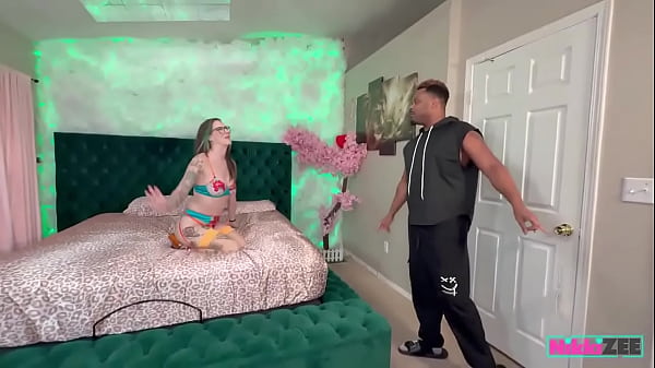 I surprised FinnysPlayhouse with a special tattoo and got rewarded with a creampie