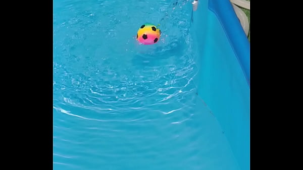 Ballon dans l'eau