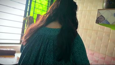 Saudi MILF Hot Big Ass Stepmom Cooking In Kitchen & i see her naked & Start Handjob