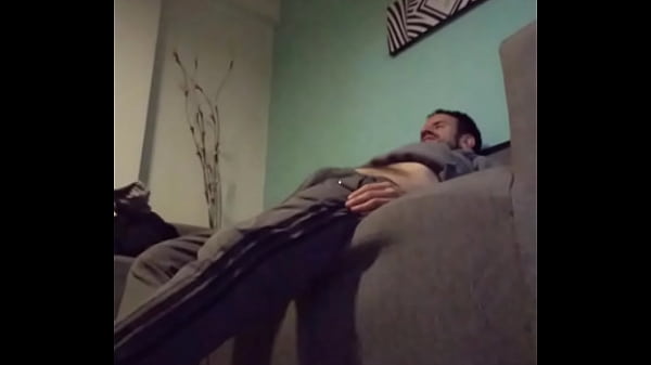 Chupada y cogida en el sof&aacute;.