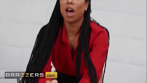 Pretty Gorgeous Babe (Kira Noir) Loves Being A Doctor And Loves Fucking Her Patient - Brazzers