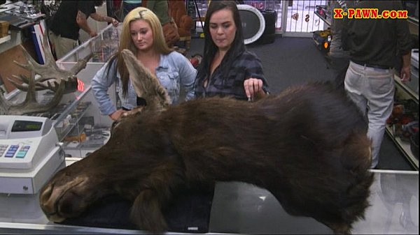 LesbiansPawnTheirAsses