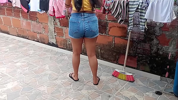 Download Video - El pap&aacute; de mi novio me esp&iacute;a &excl;&excl;&excl;&excl; Eso me puso cachonda y le termine chupando toda su polla&comma; no le digan a mi novio &excl;&excl;&excl;&excl;