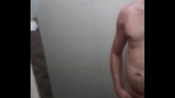 J Ai Surpris Doue En Train De Se Branler Dans La Salle De Bain