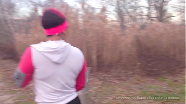 Cali kush big booty gets bang outdoors while running