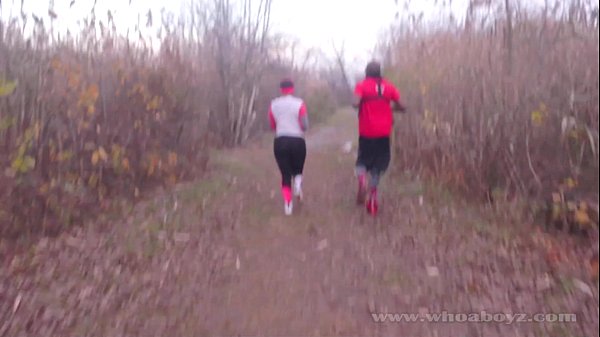 Cali kush big booty gets bang outdoors while running