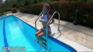 Helen Star pool outdoors 769 10 sec