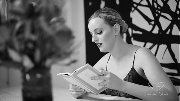 Charlie Forde Got Her Cunt Eaten By Amber Moore As She Reads!