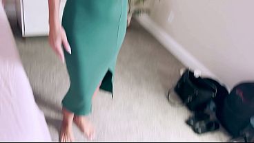 BIKINI MODEL MILF HARLOW WILDE GETS COVERED IN CUM AFTER PHOTO SHOOT