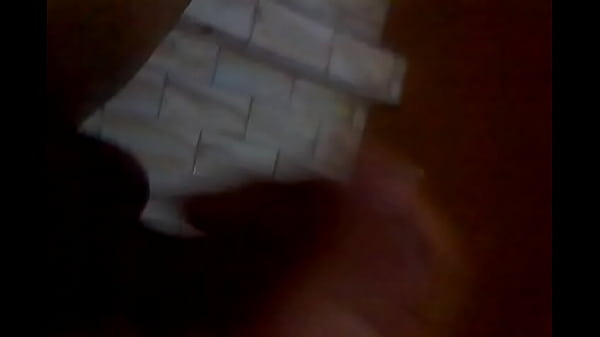 Batendo e gozando gostoso