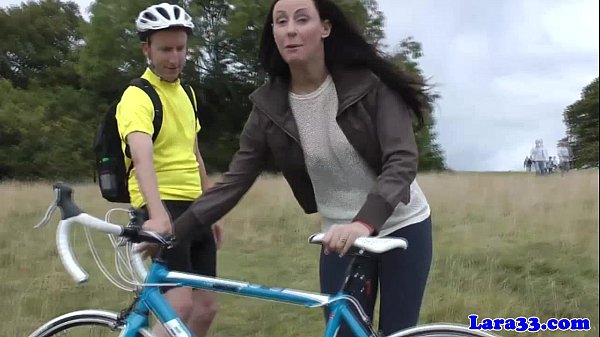 British mature picks up cyclist for fuck