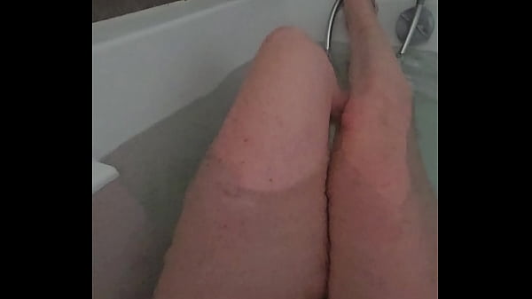 誰か一緒にお風呂に入りませんか？今夜はチンポを空っぽにしたい気分なんです&hellip;