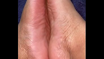 My feet eat caramel cheesecake. Who wants to be my sugar daddy!!!!!!