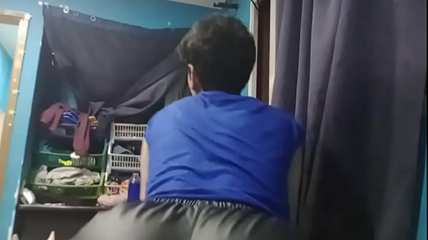 Esta linda chica con su lindo atuendo azul radi...