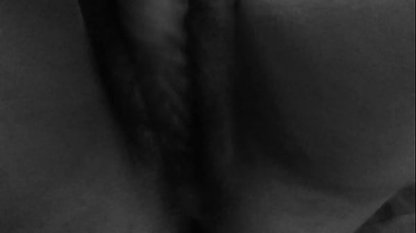 Un amigo de la escuela me graba mientras me meto el dildo después de clases