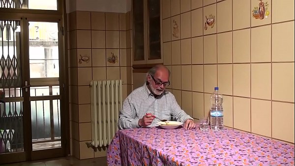 Download Video - Vecchio pappone fa prostituire la sua badante&period; con Luna Dark e Capitano Eric