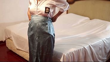 Having fun playing games, I didn't realize I was being fucked wearing a school uniform. Indonesian porn.