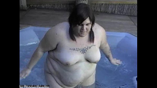 naked bbw in the pool