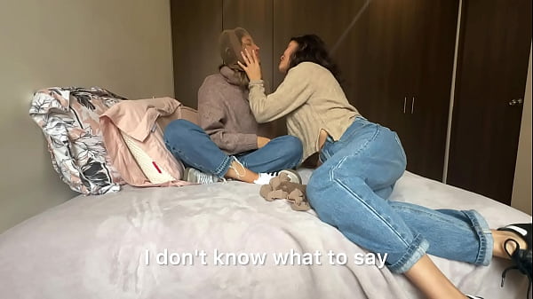 Download Video - La vecina me ense&ntilde;a a probar las medias veladas que compre para usar con mi esposo