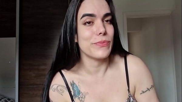 Mamei o motoboy e deixei ele no goza no meu cu ...