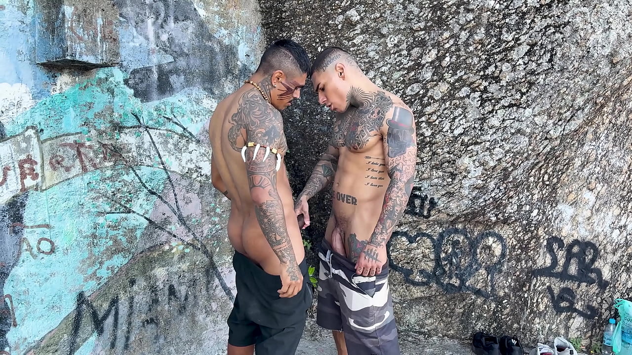 Follando en la cima de la montaña.
                    anal licking amateur ass licking kissing brazil gay cumload latino man muchos negros
