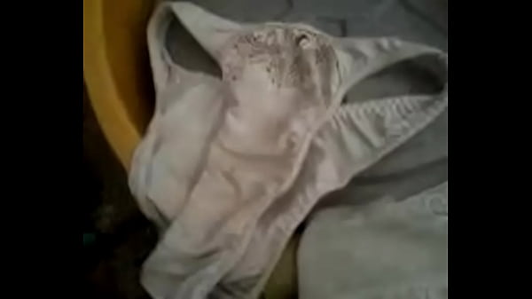 Download Video - corriendome en las tangas de mi madre