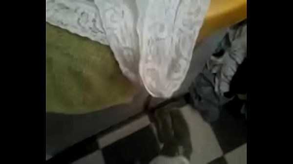 Corriendome en las tangas de mi madre